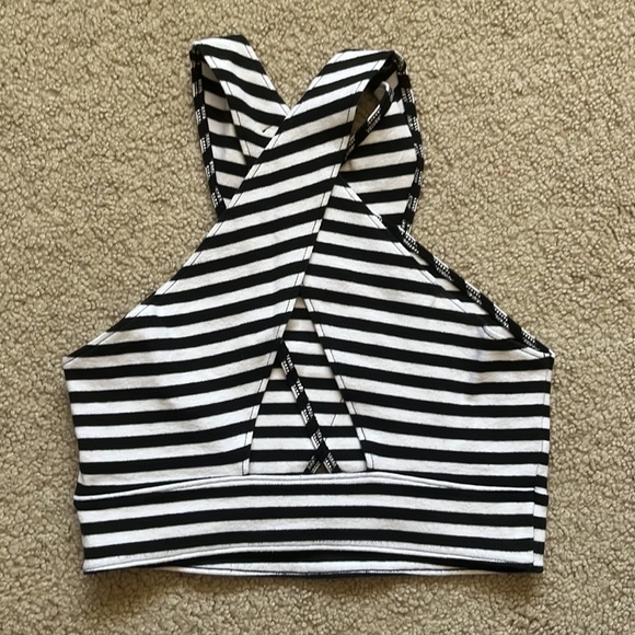 Abercrombie and Fitch Black and White striped crop top - Picture 2 of 3